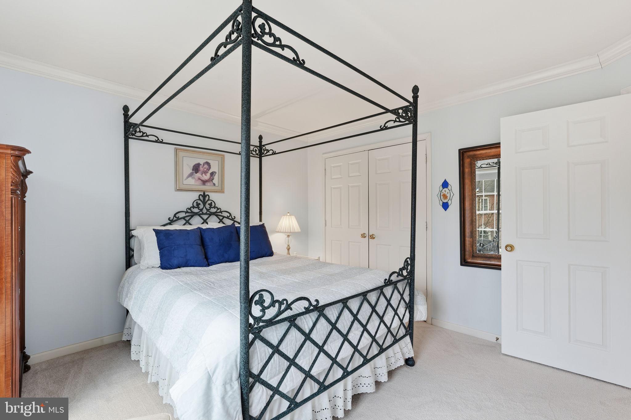 CRESTMONT TOWNHOUSES - Residential