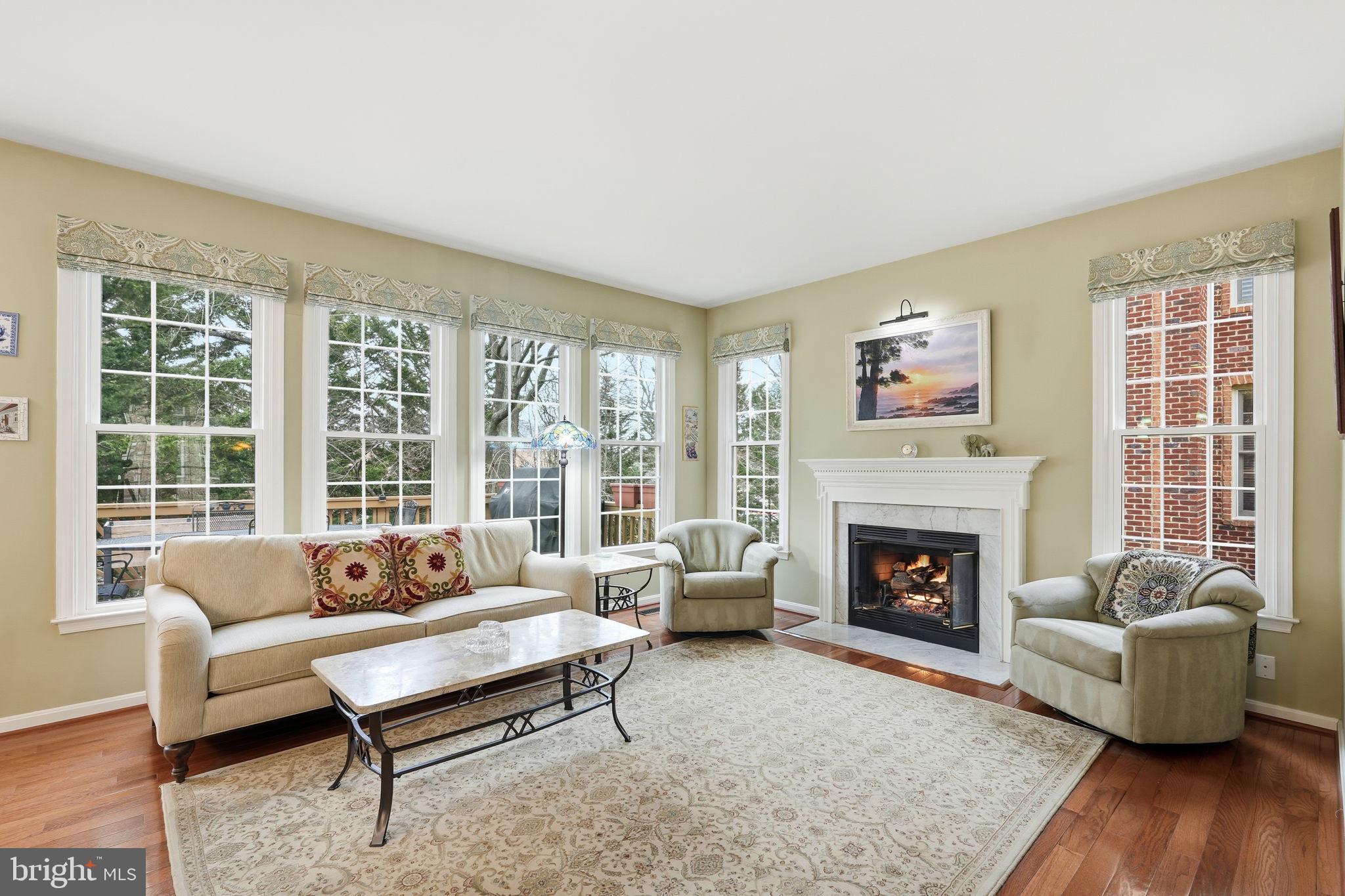 CRESTMONT TOWNHOUSES - Residential