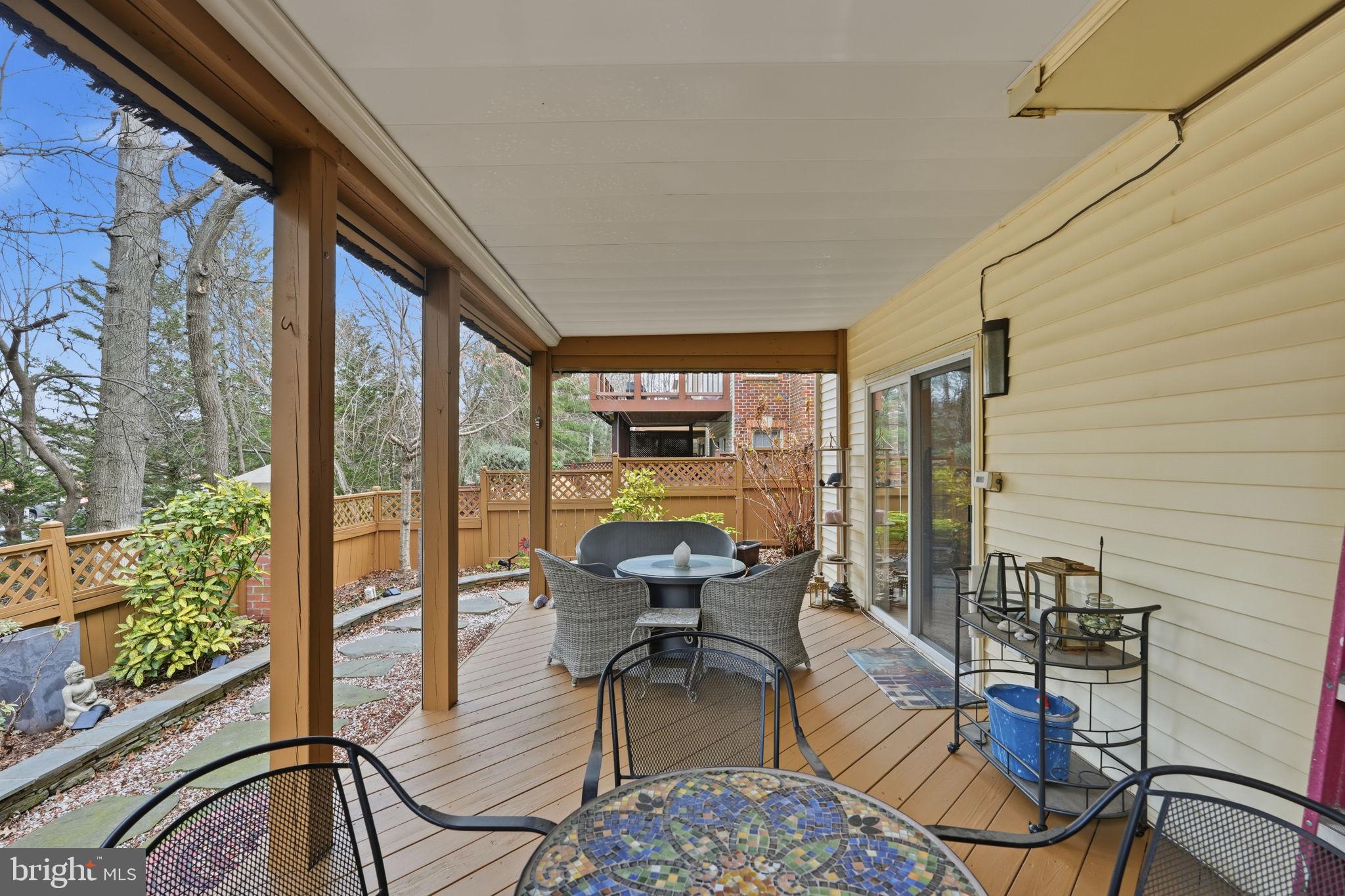 CRESTMONT TOWNHOUSES - Residential