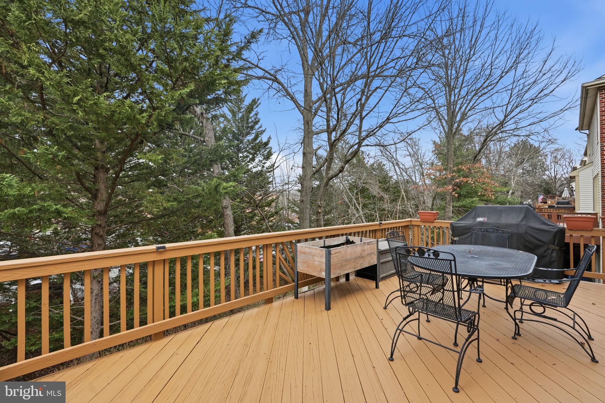 CRESTMONT TOWNHOUSES - Residential