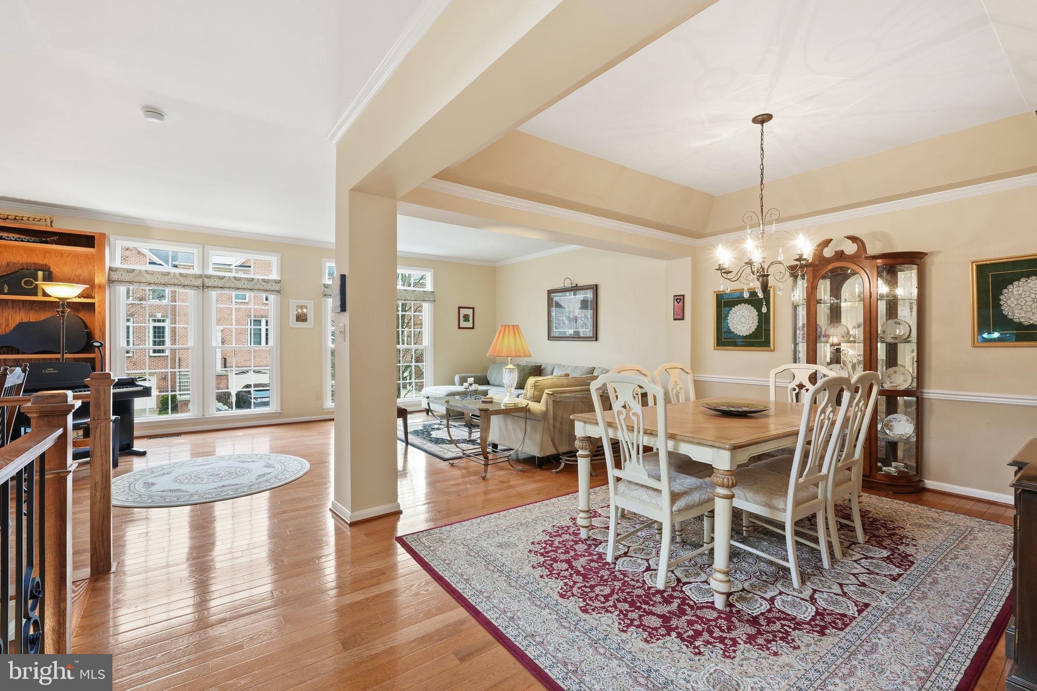 CRESTMONT TOWNHOUSES - Residential