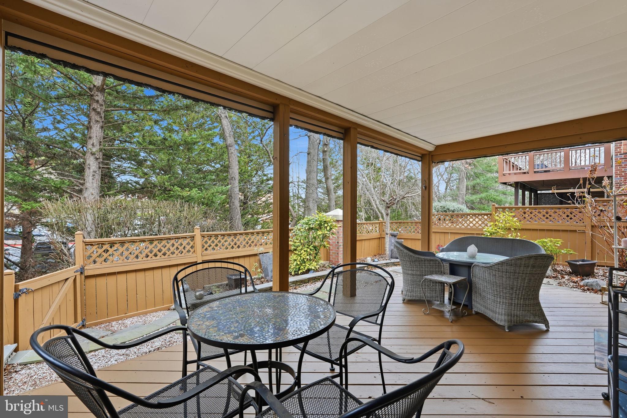 CRESTMONT TOWNHOUSES - Residential