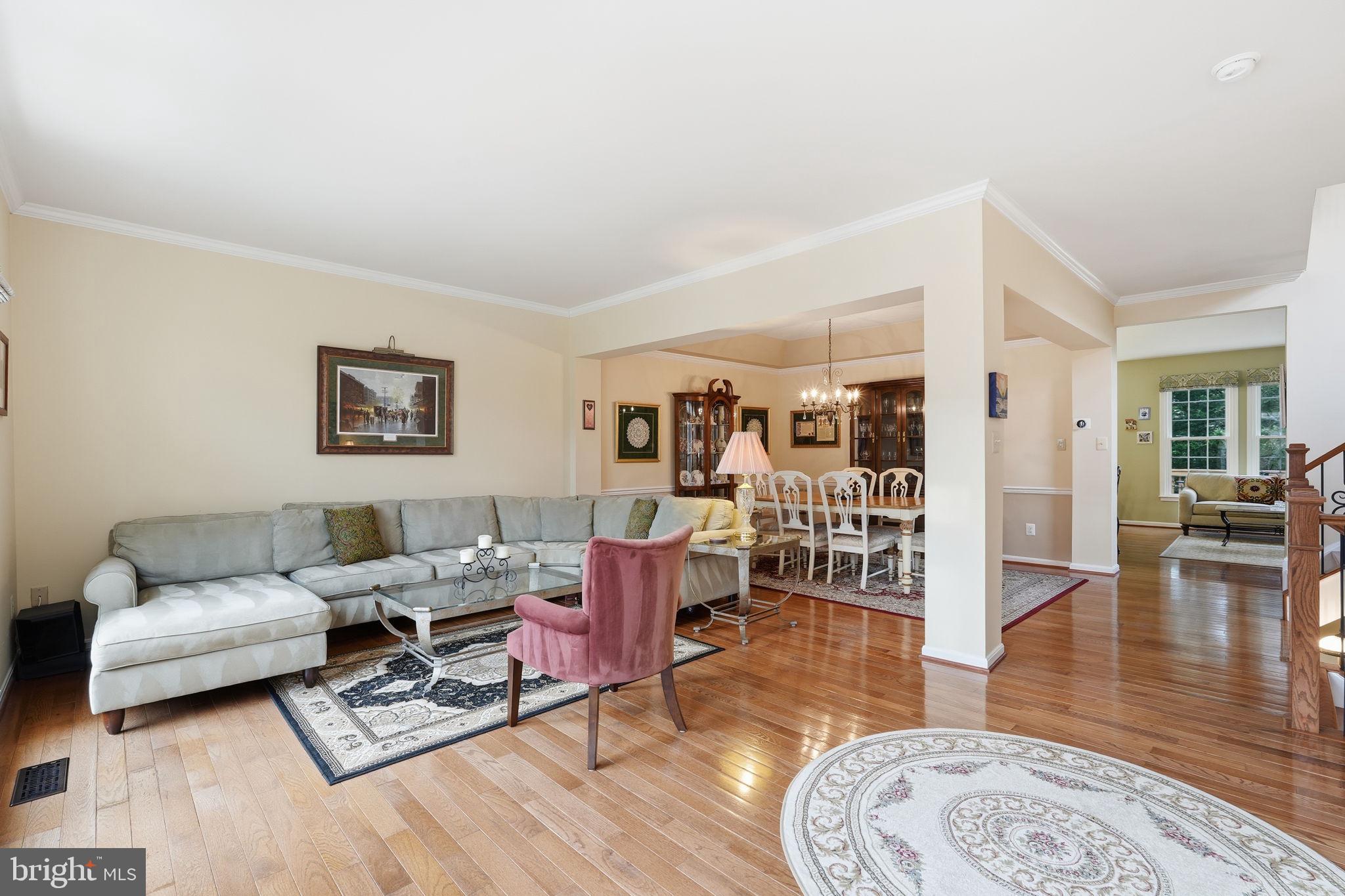 CRESTMONT TOWNHOUSES - Residential