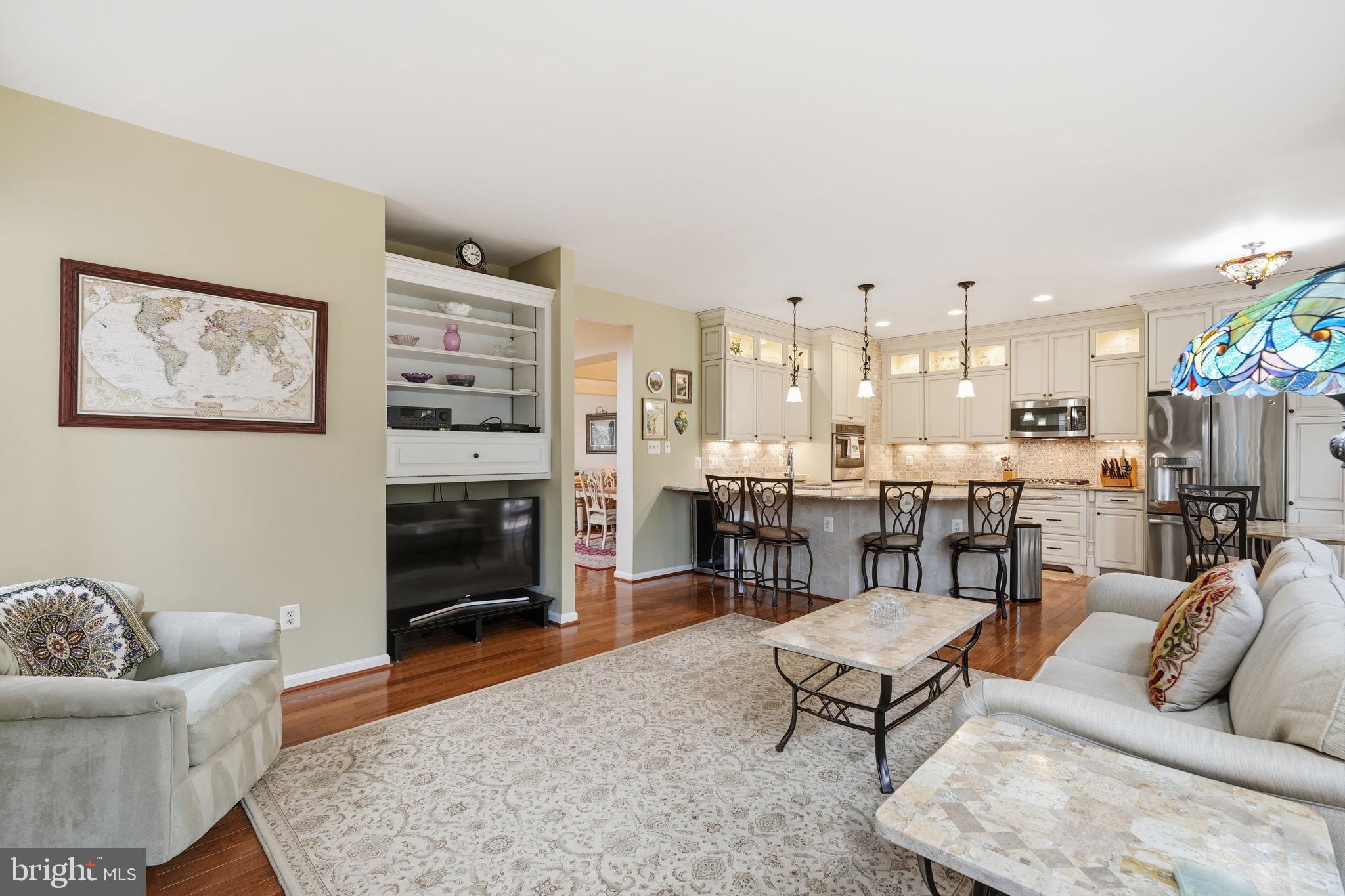 CRESTMONT TOWNHOUSES - Residential