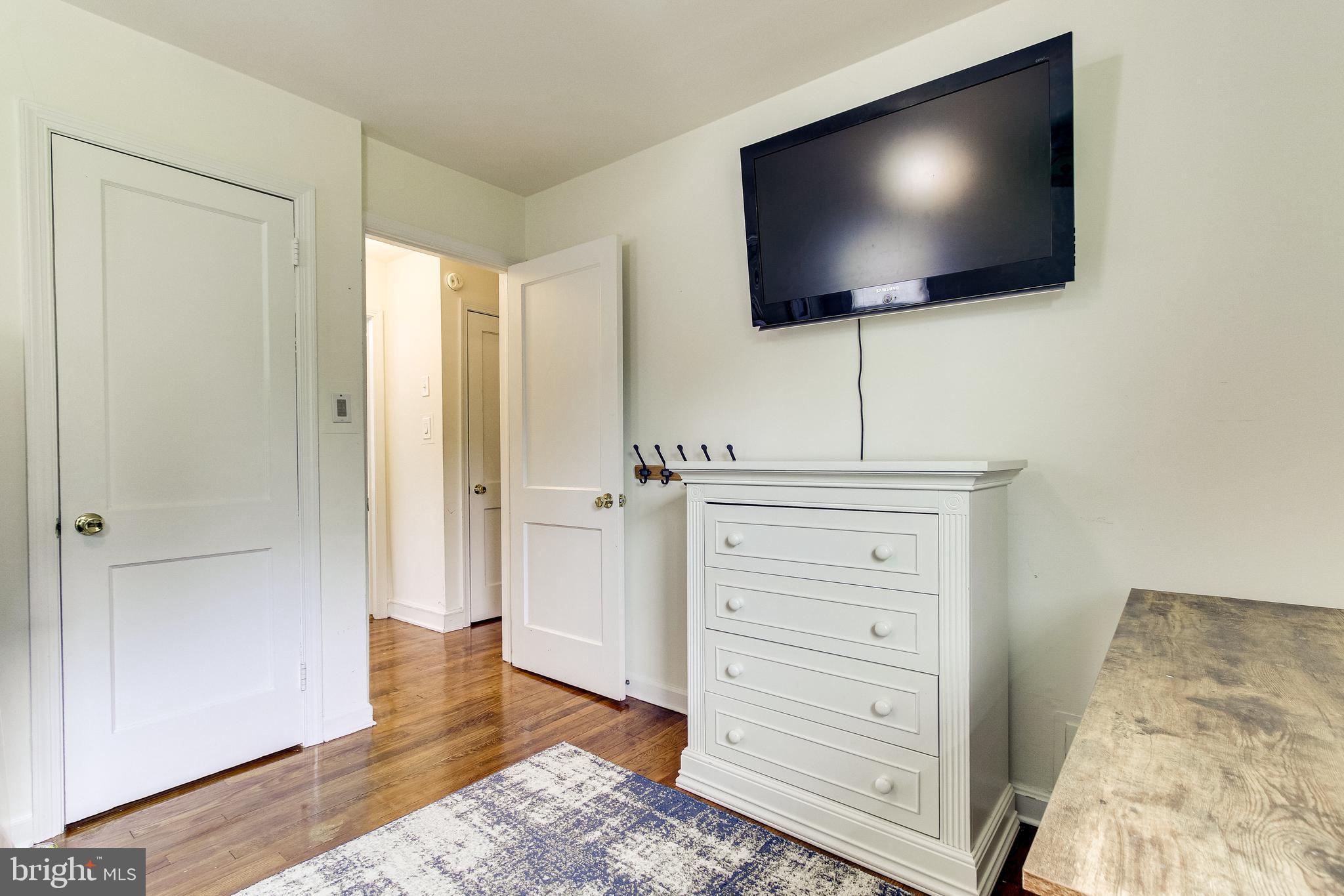 HOLLIN HALL VILLAGE - Residential Lease