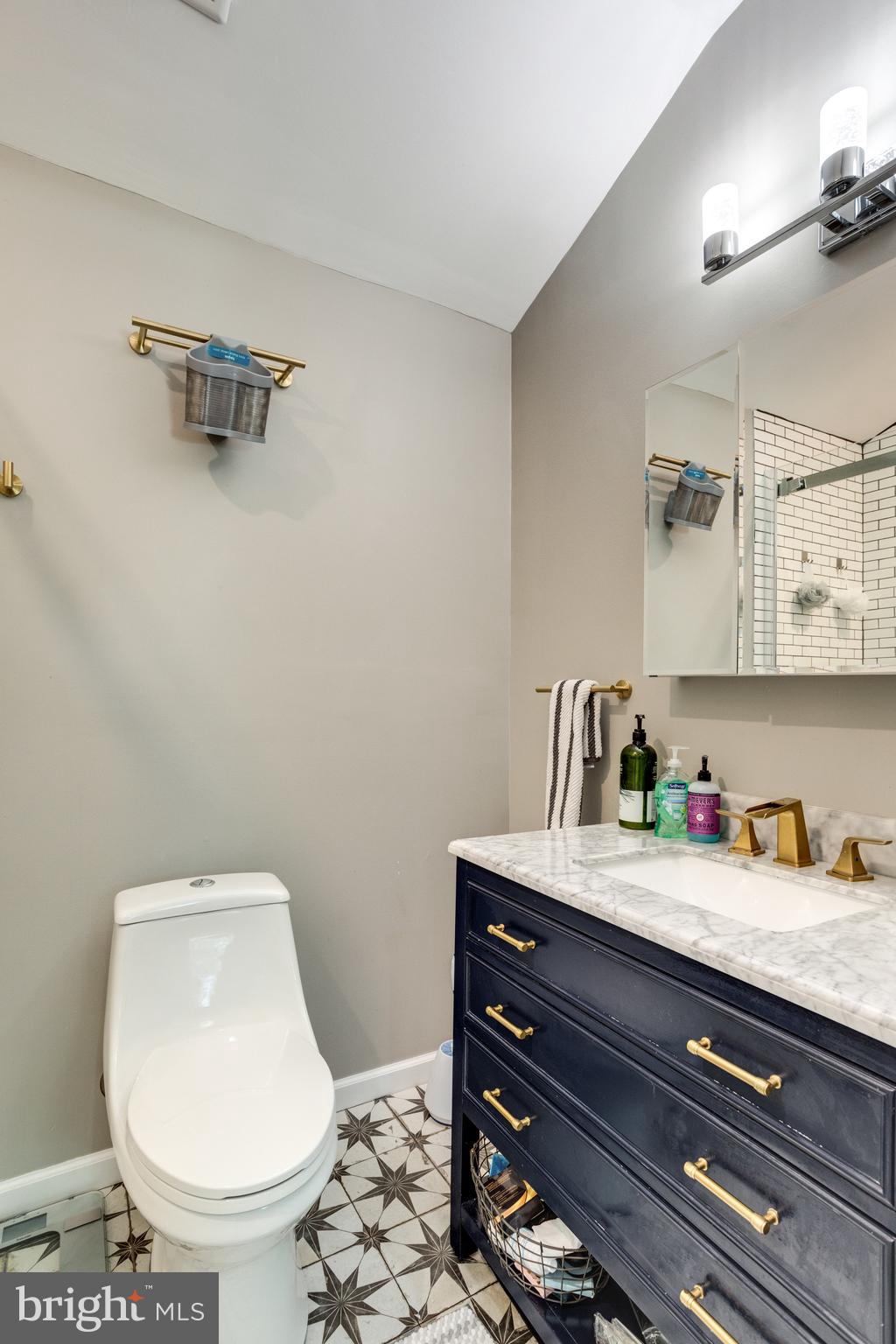 HOLLIN HALL VILLAGE - Residential Lease