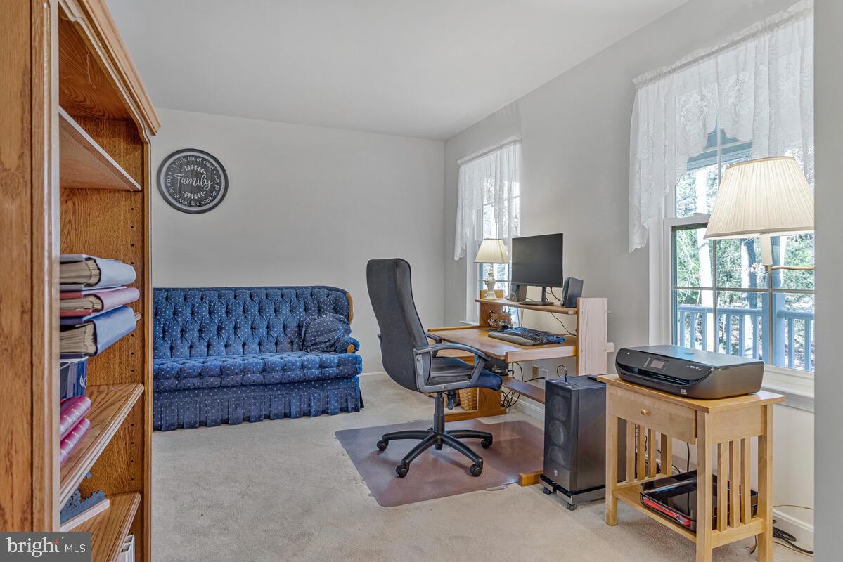 ISLAND CREEK WOODS - Residential