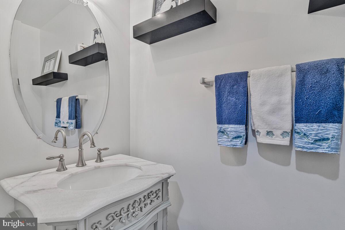 ISLAND CREEK WOODS - Residential