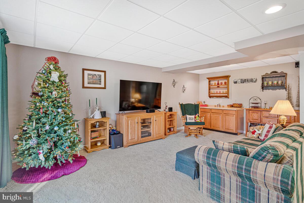 ISLAND CREEK WOODS - Residential