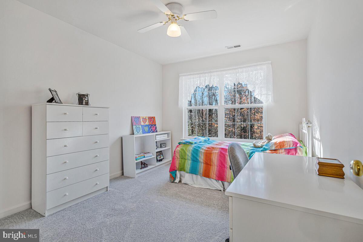 ISLAND CREEK WOODS - Residential