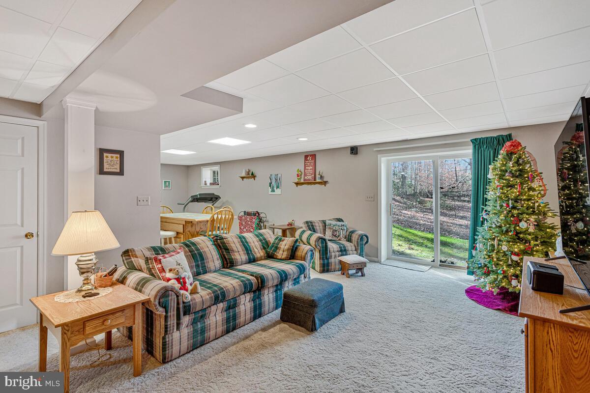 ISLAND CREEK WOODS - Residential