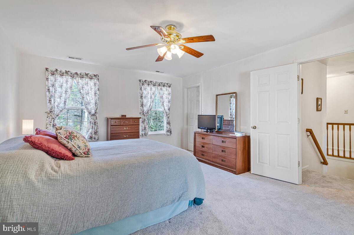 ISLAND CREEK WOODS - Residential