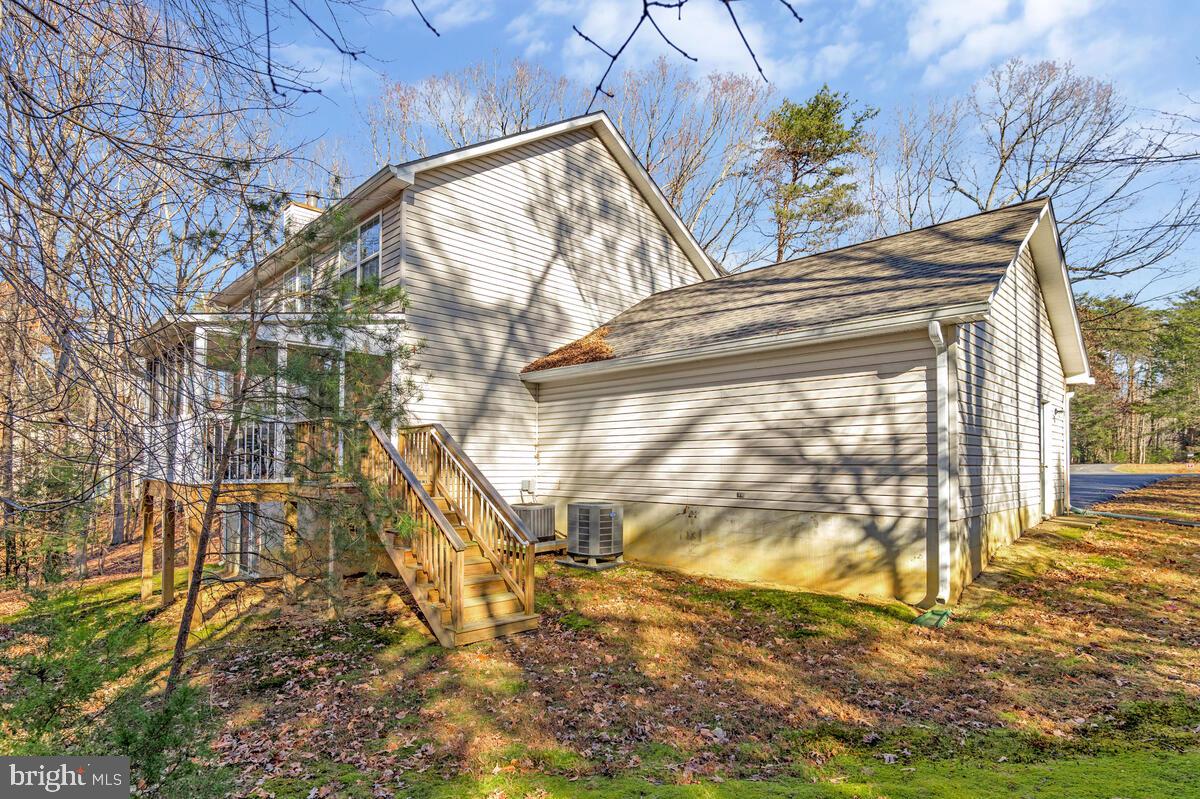 ISLAND CREEK WOODS - Residential