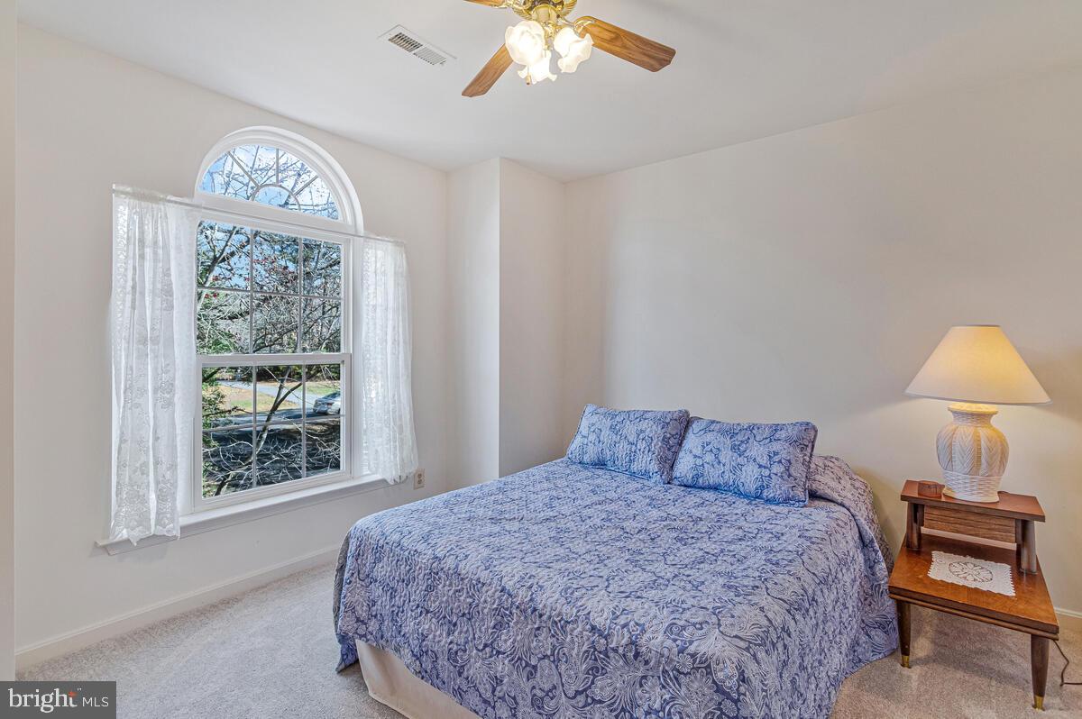 ISLAND CREEK WOODS - Residential