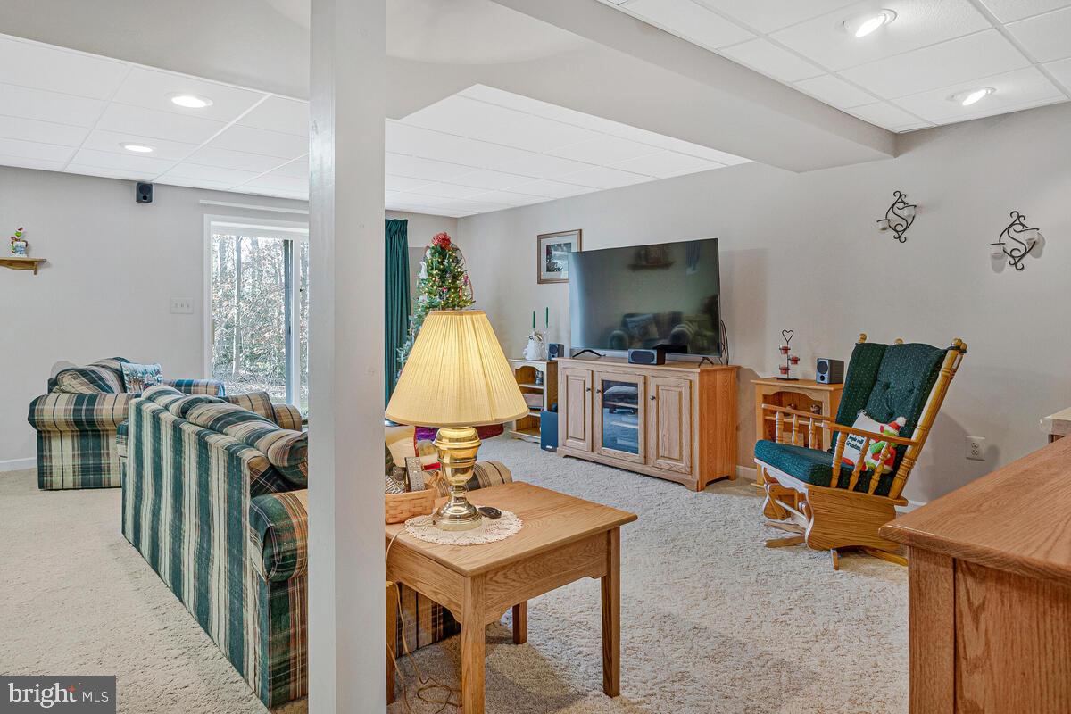 ISLAND CREEK WOODS - Residential