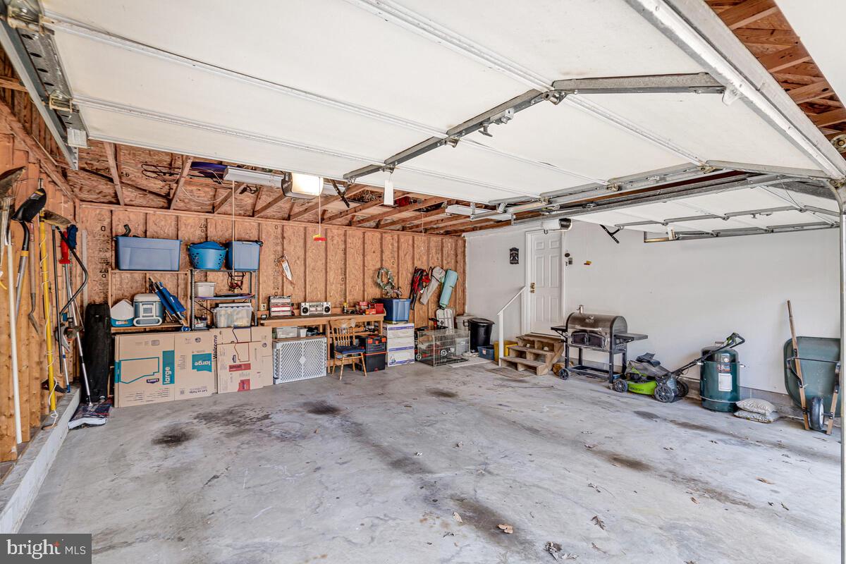 ISLAND CREEK WOODS - Residential