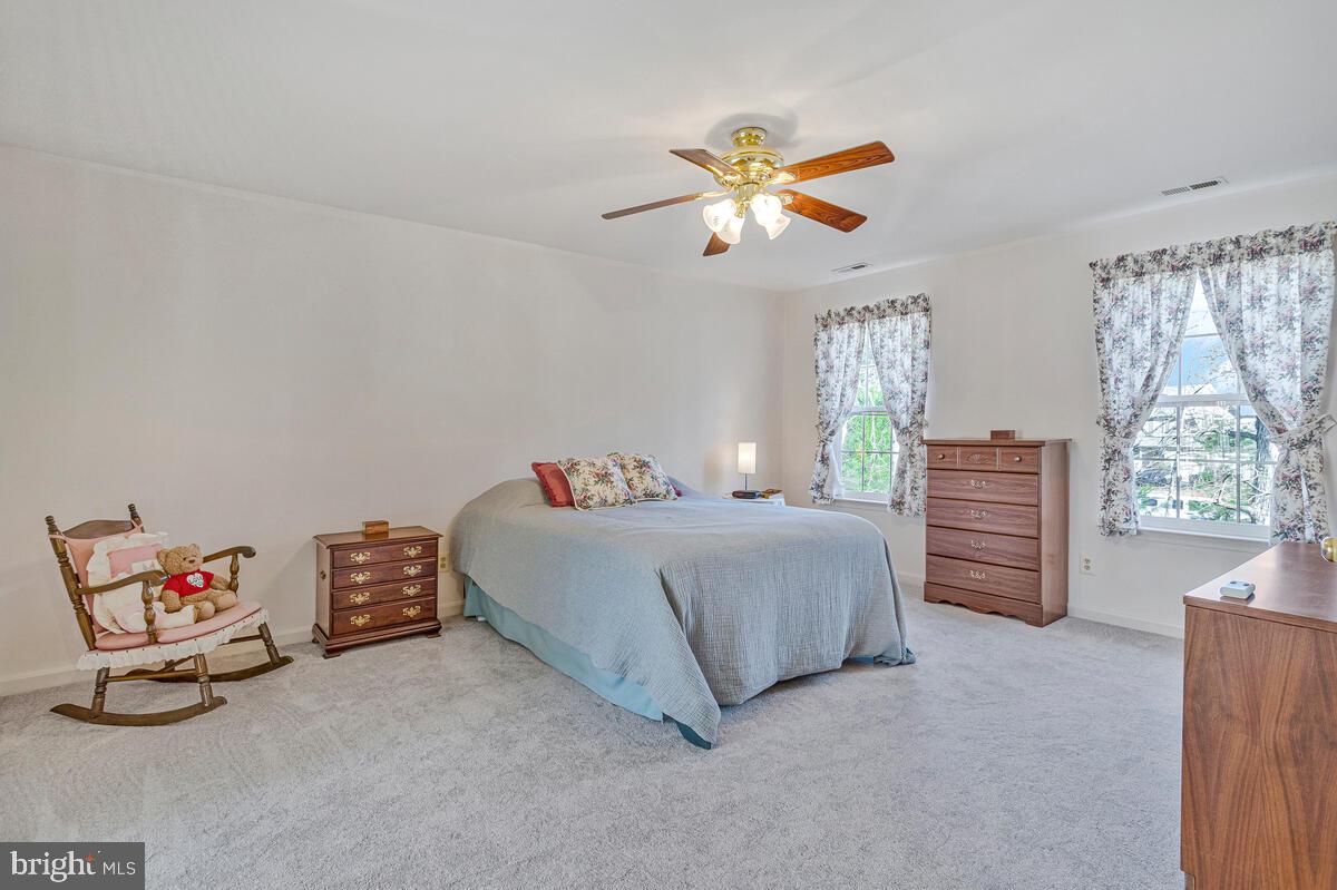 ISLAND CREEK WOODS - Residential