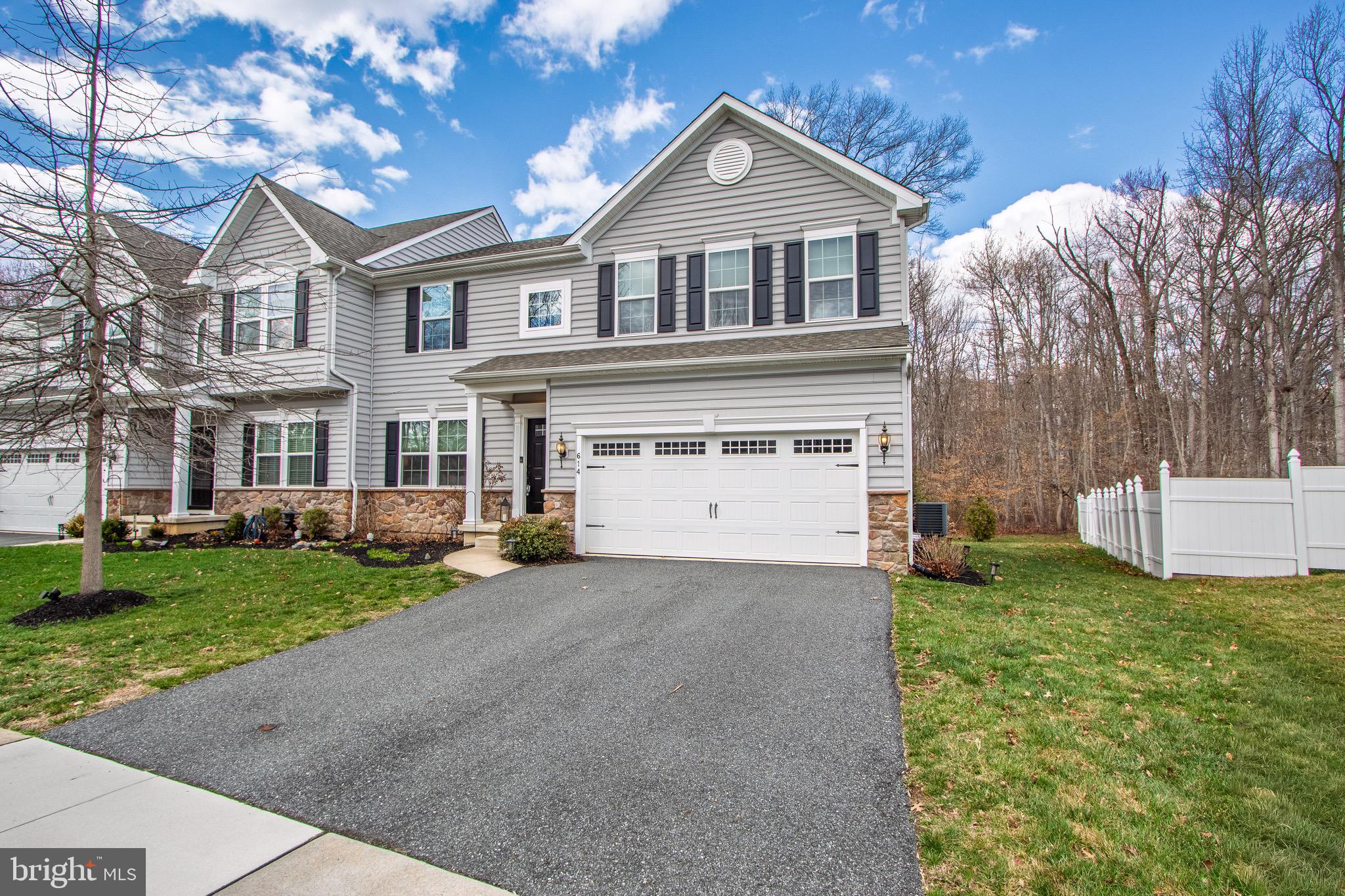 614 N GENERAL KNYPHAUSEN COURT