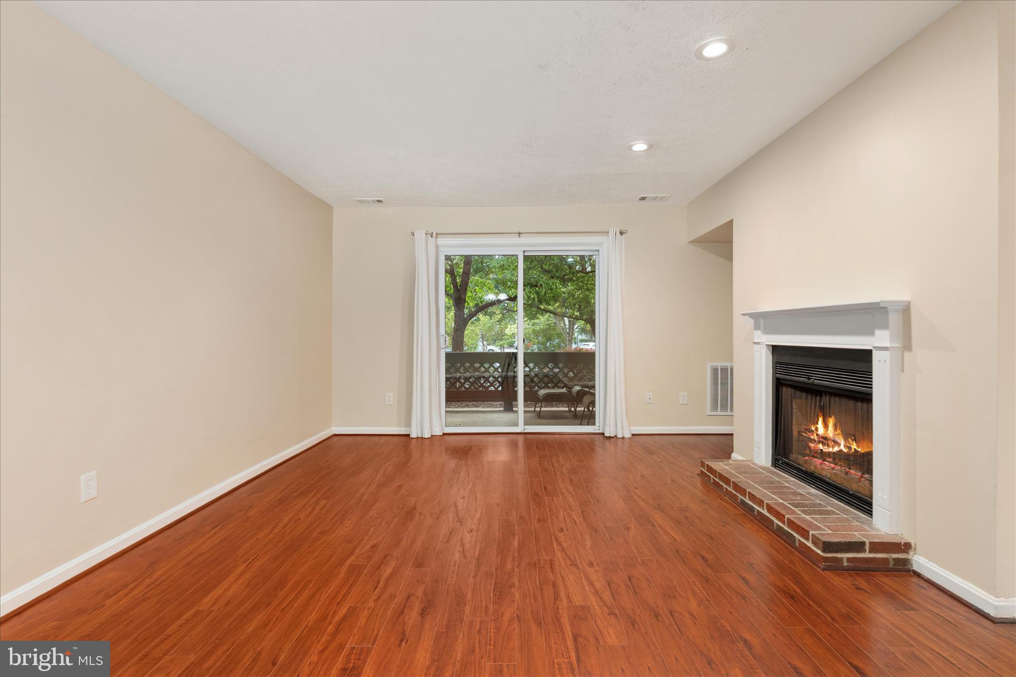 THE OAKTON - Residential