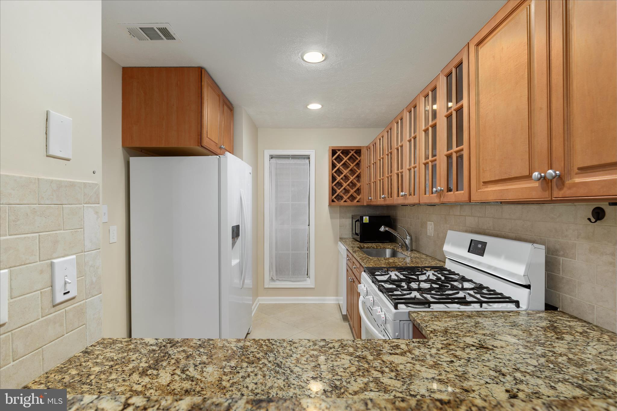 THE OAKTON - Residential