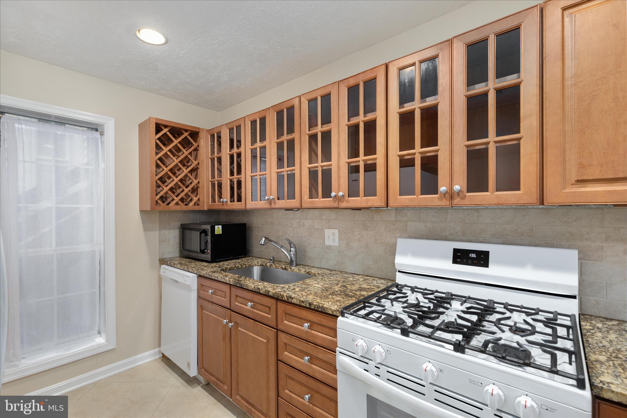 THE OAKTON - Residential