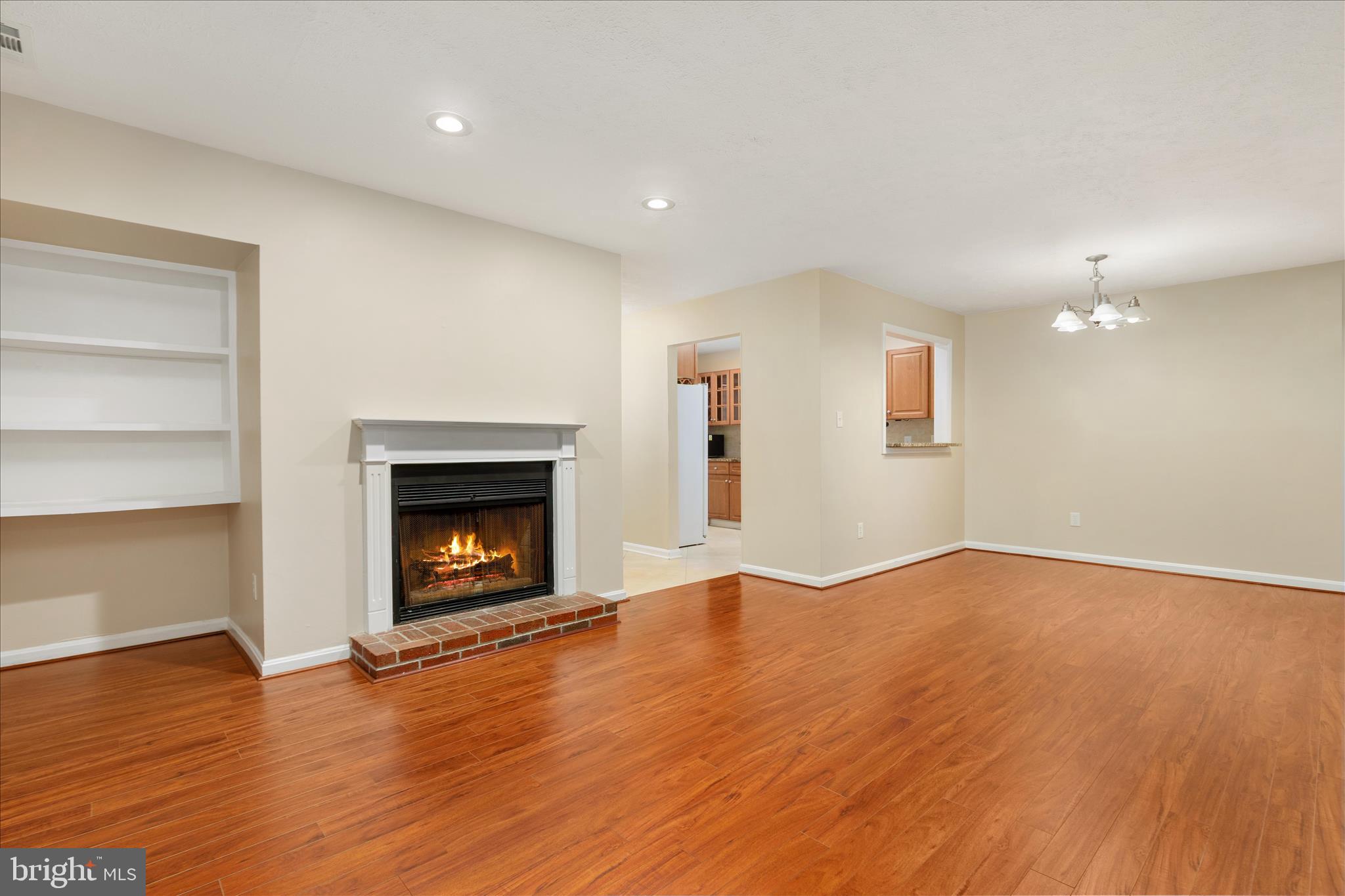 THE OAKTON - Residential