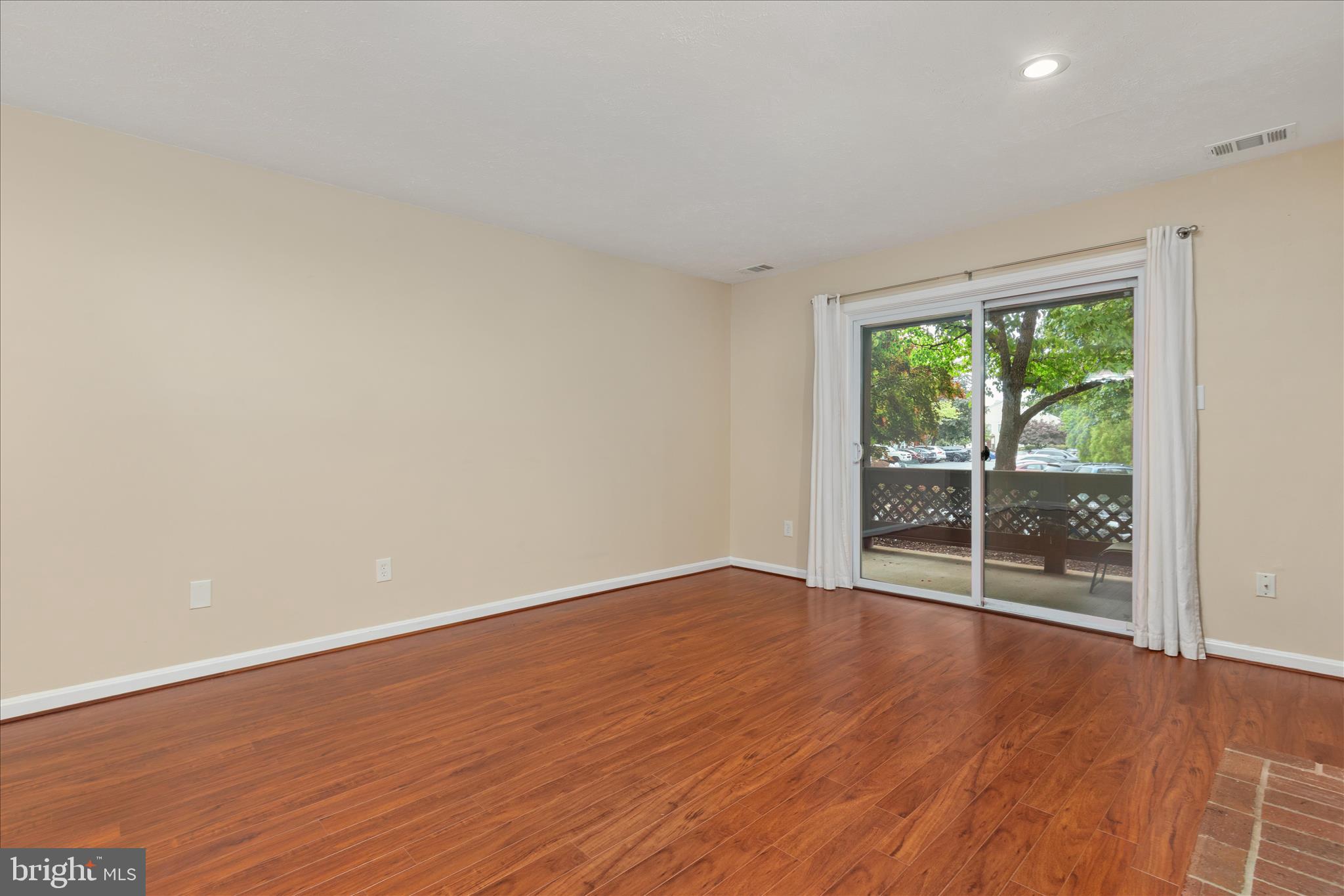 THE OAKTON - Residential