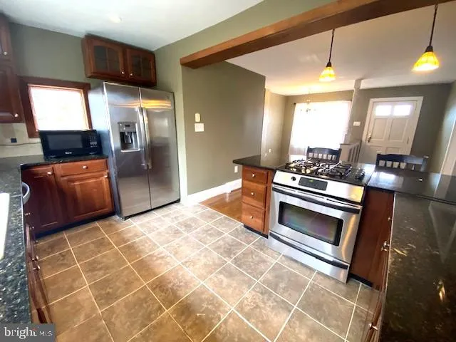 Ottsville, Pennsylvania 18942, United States, 4 Bedrooms Bedrooms, ,2 BathroomsBathrooms,Residential,Pending,89395