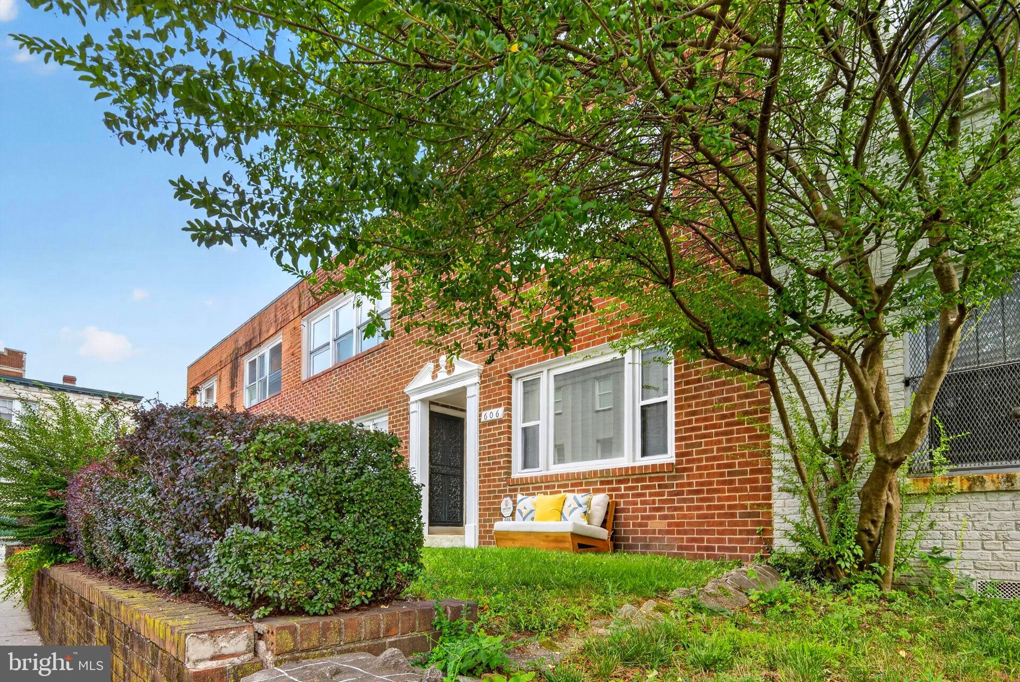 606 NEWTON PLACE NW 606