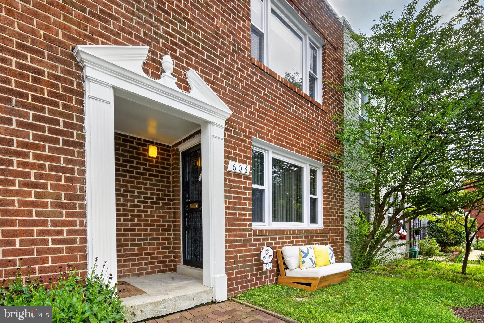 606 NEWTON PLACE NW 606