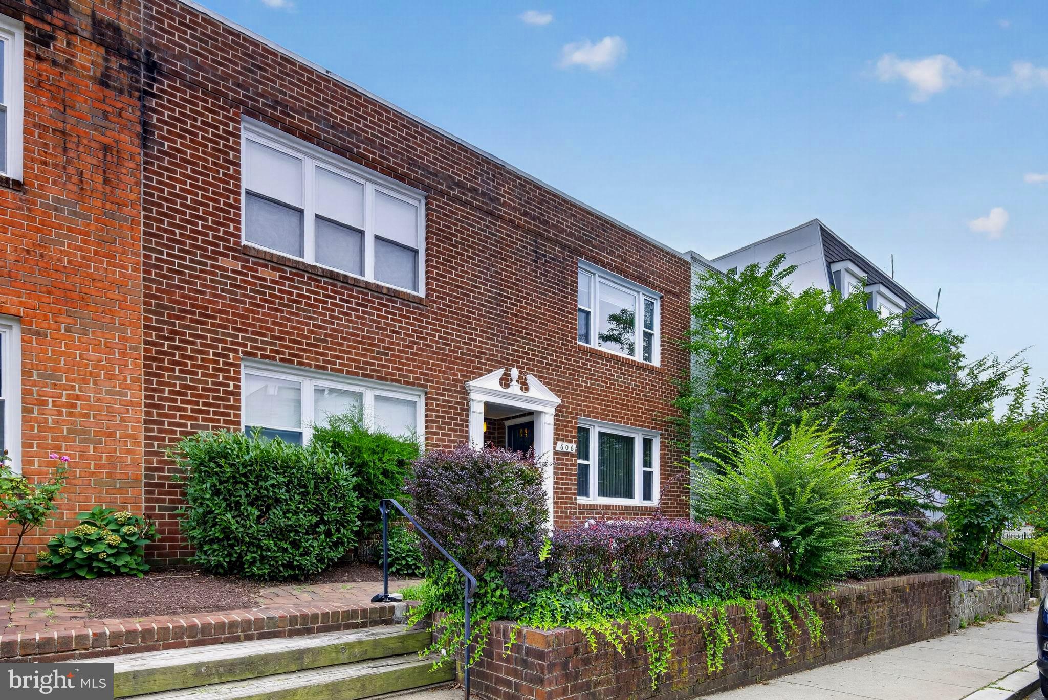 606 NEWTON PLACE NW 606