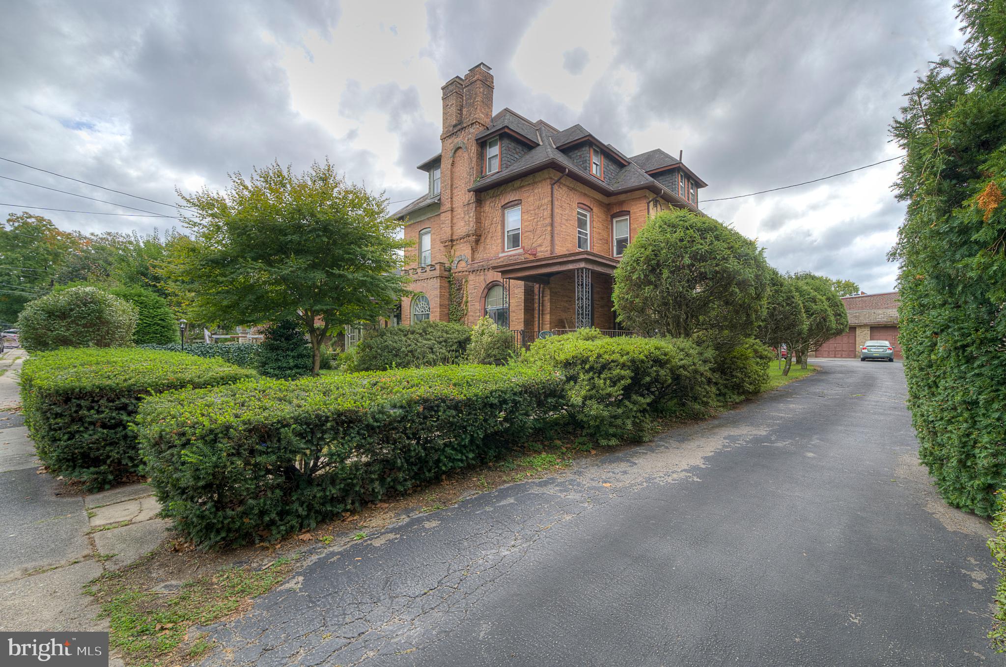 CHESTNUT HILL - Residential Income