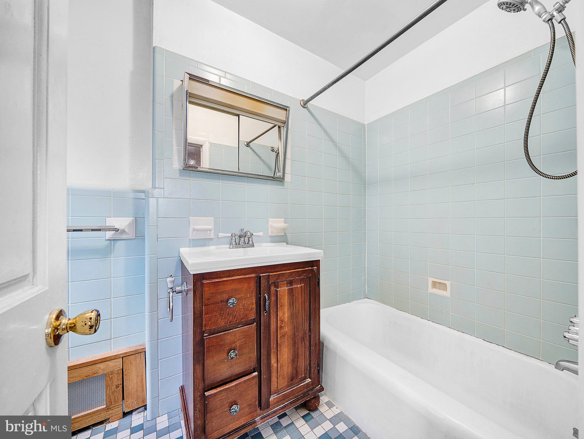 CHESTNUT HILL - Residential Income