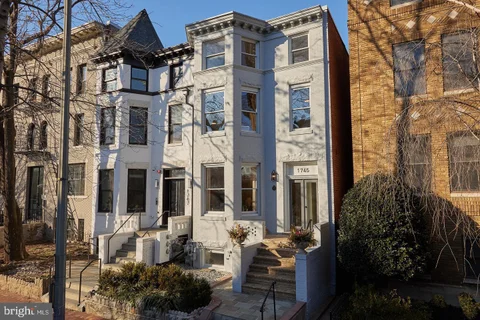 MLS: DCDC2286478