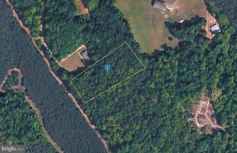 19725 POOR HOUSE ROAD AMELIA COURT HOUSE VA 23002