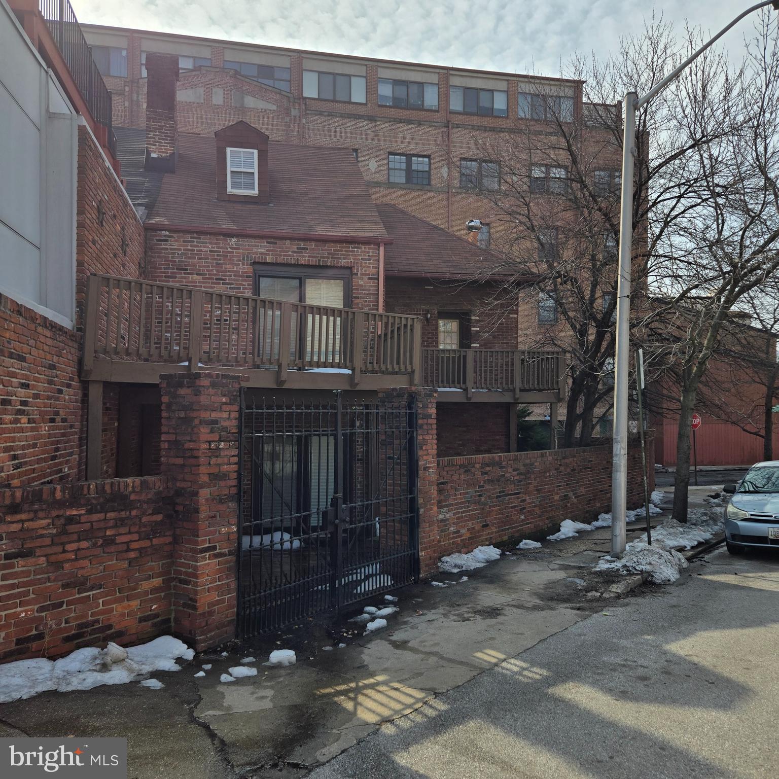 2102 CAMBRIDGE STREET