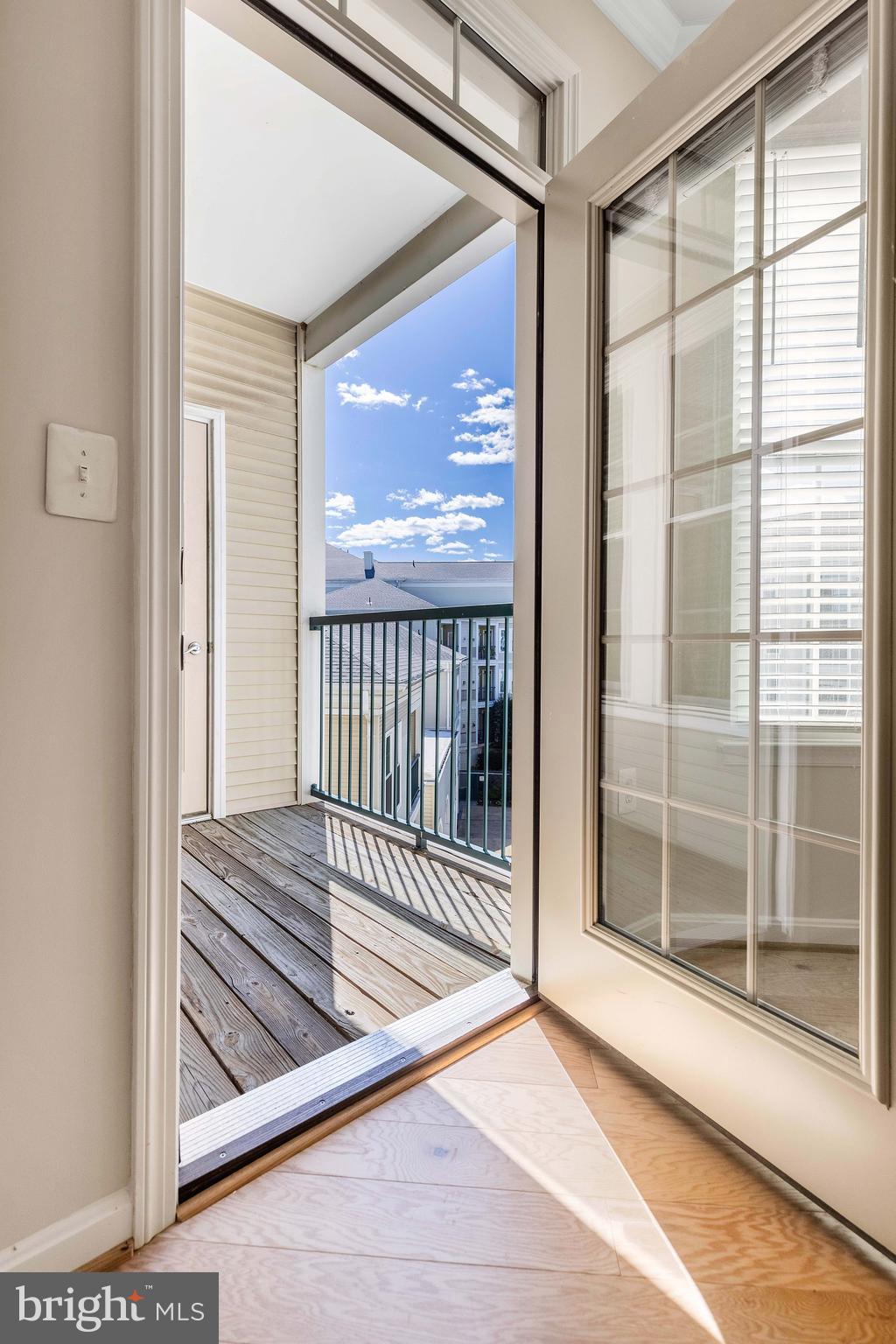 THE GROVE AT ARLINGTON - Residential Lease