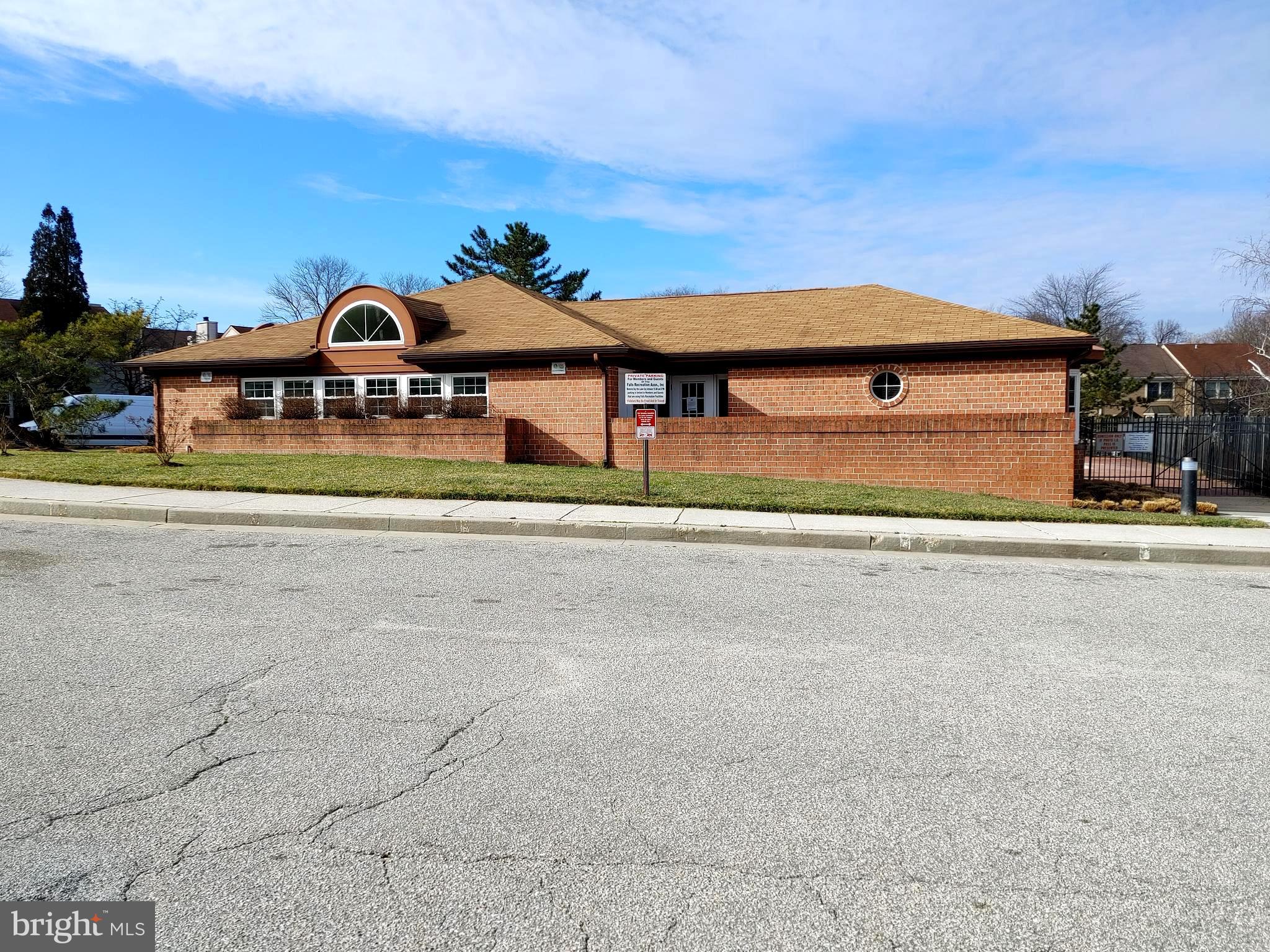 THE FALLS - Residential