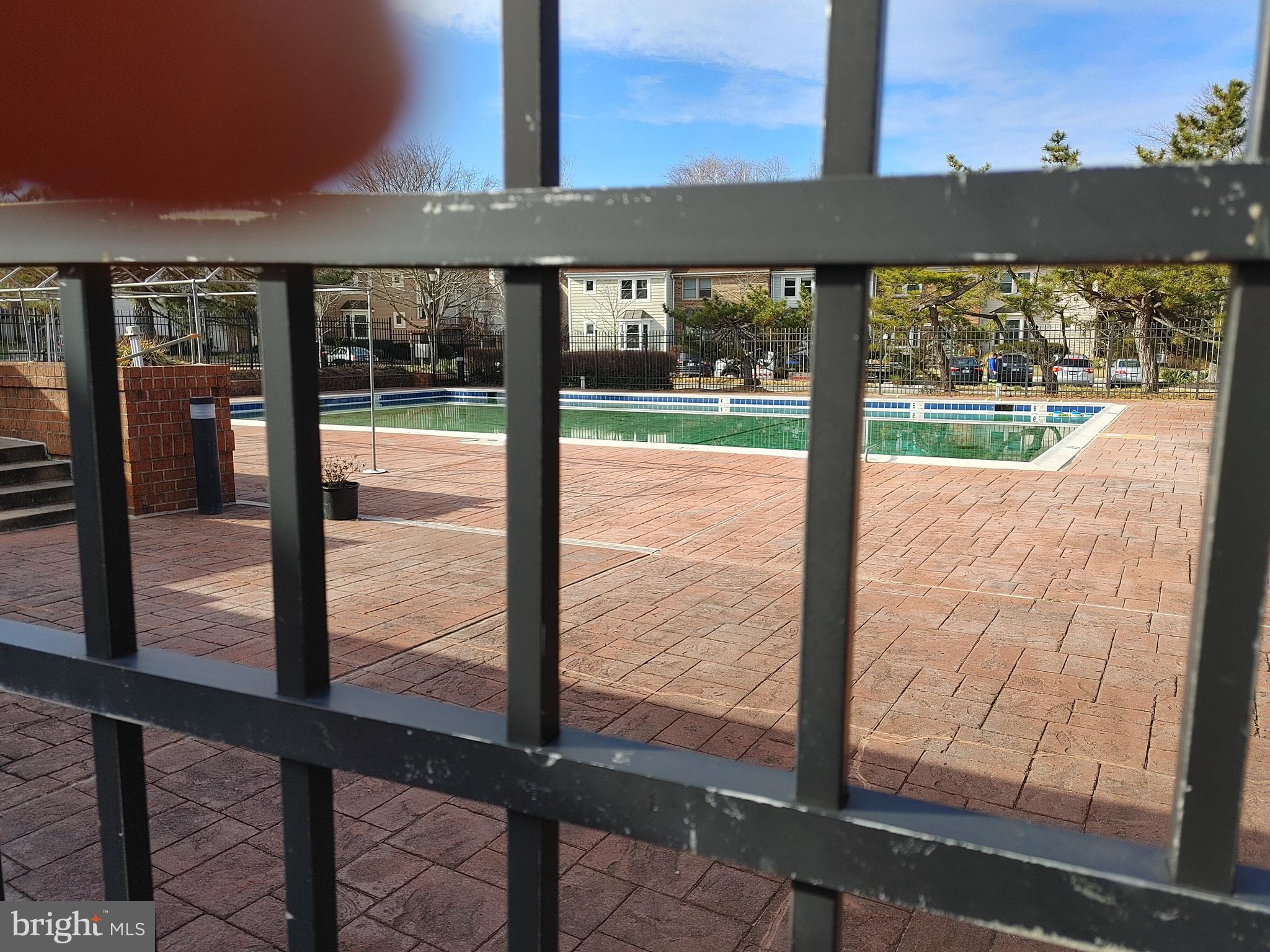 THE FALLS - Residential