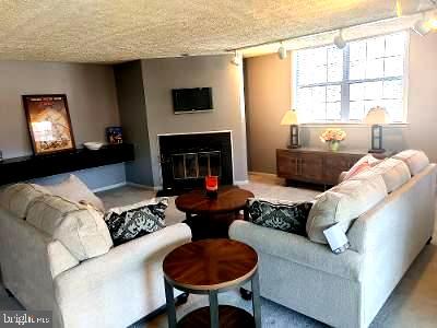 THE FALLS - Residential