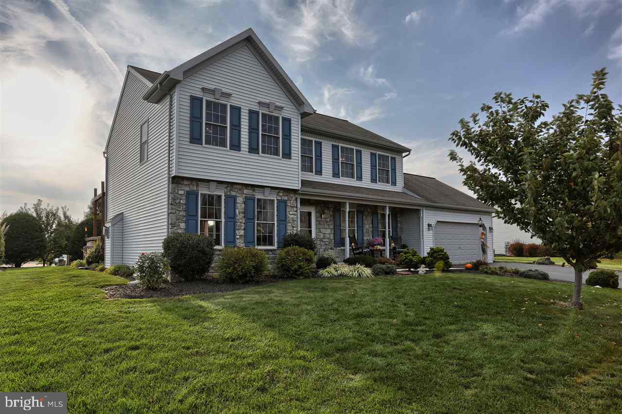 Appealing 4 bedroom home situated in a pristine cul-de-sac location in popular Olde Stone Way community. Upscale kitchen showcased w/tile floor, quartz peninsula & counter, plus ceramic tile backsplash. Classy family room with fireplace focal point & French doors leading to formal LR. Ample master bedroom suite has bath highlighted w/CT floor and soaking tub plus separate shower. Enjoy outdoor entertaining on the deck and patio areas overlooking level private yard.