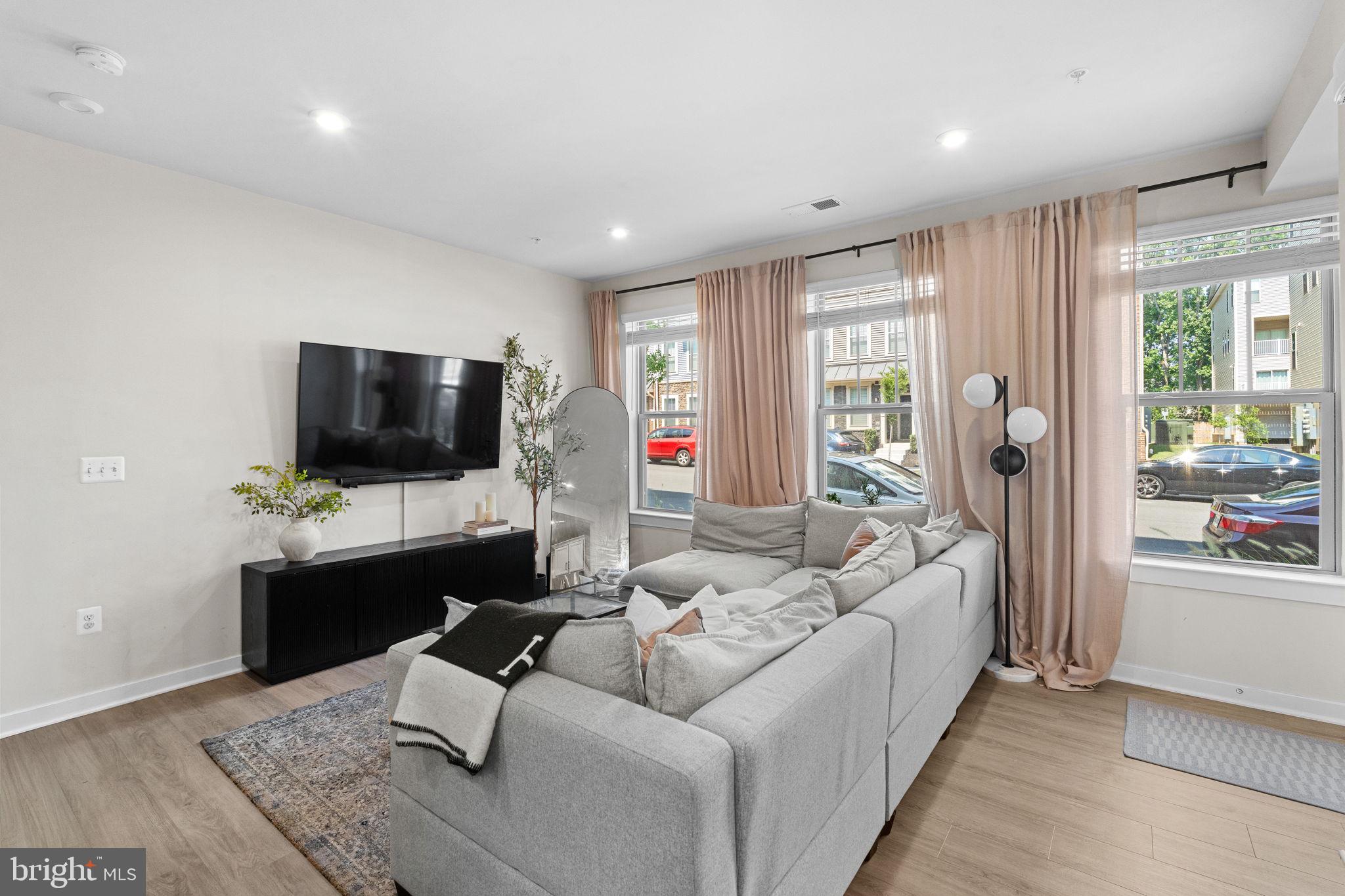 212 PARK CENTRAL TERRACE A