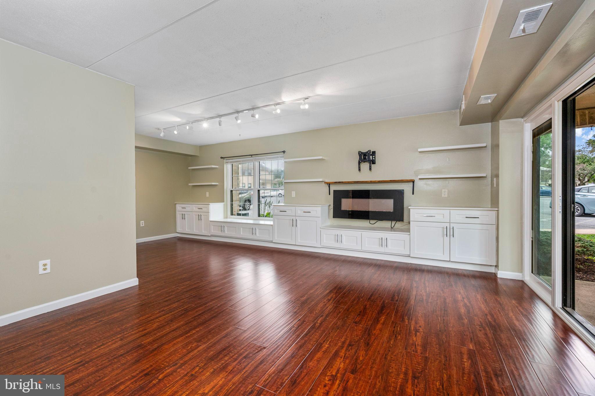 20 VALLEYBROOK DRIVE