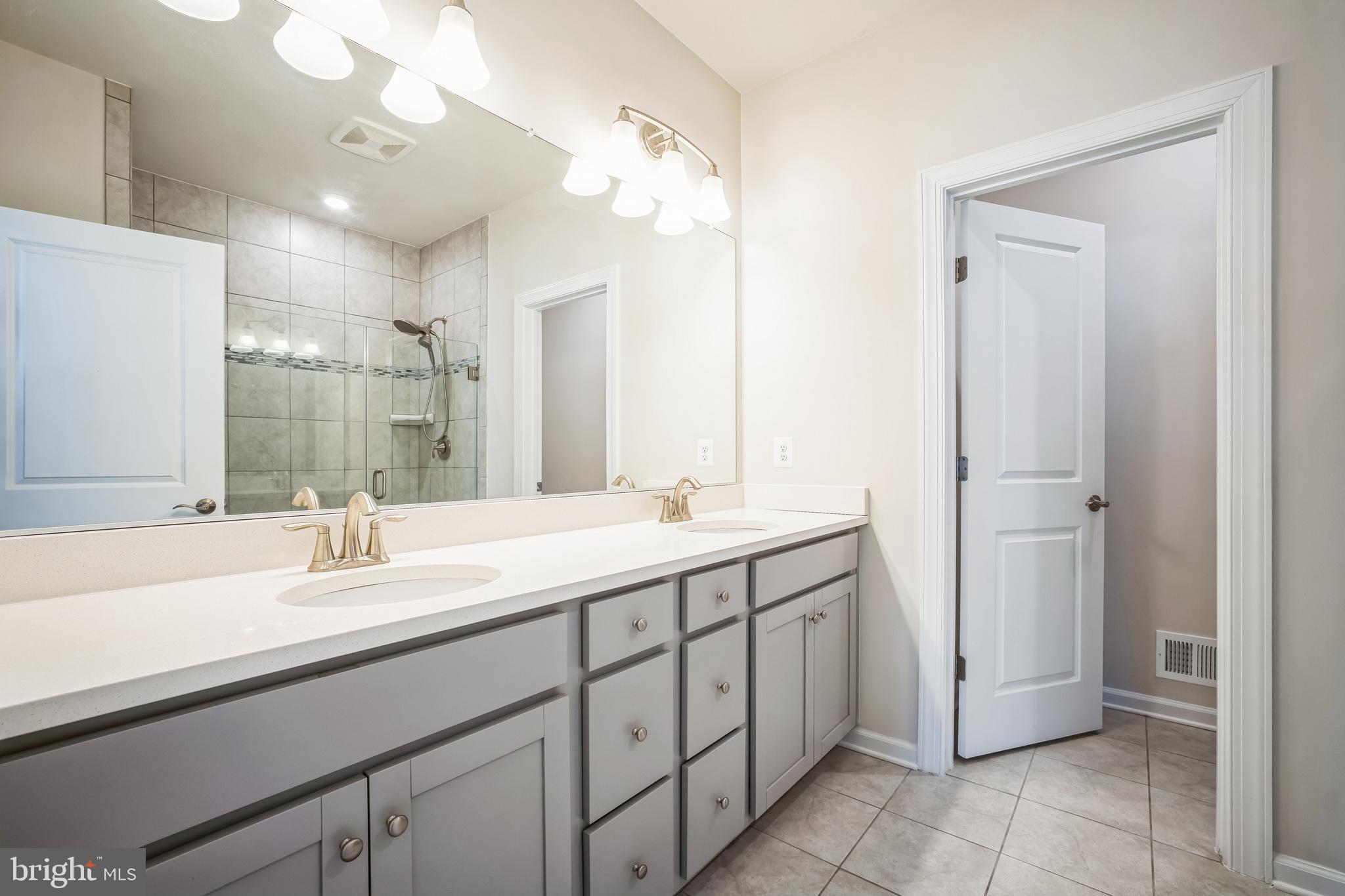 KINCORA - Residential Lease