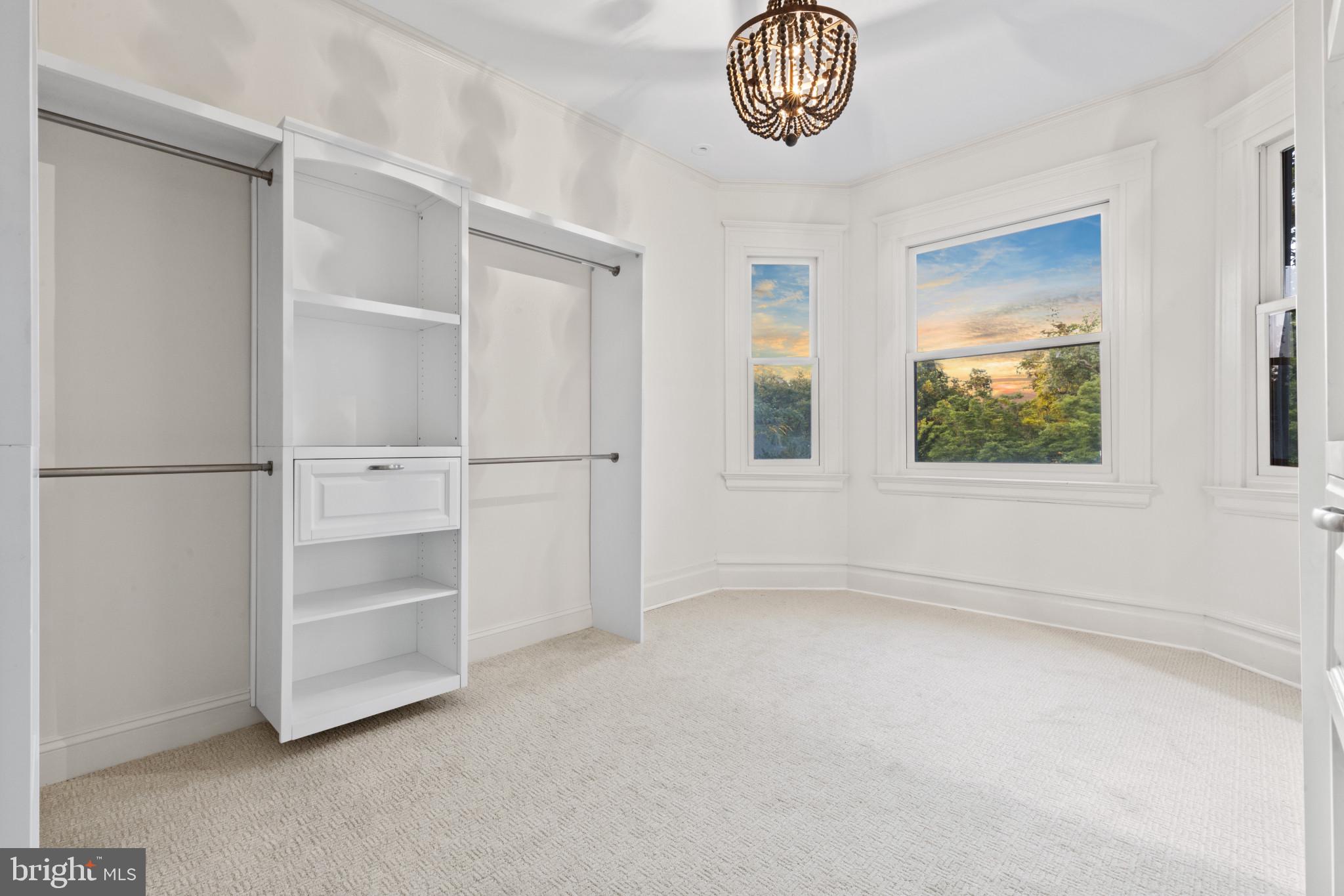 ROLAND PARK - Residential