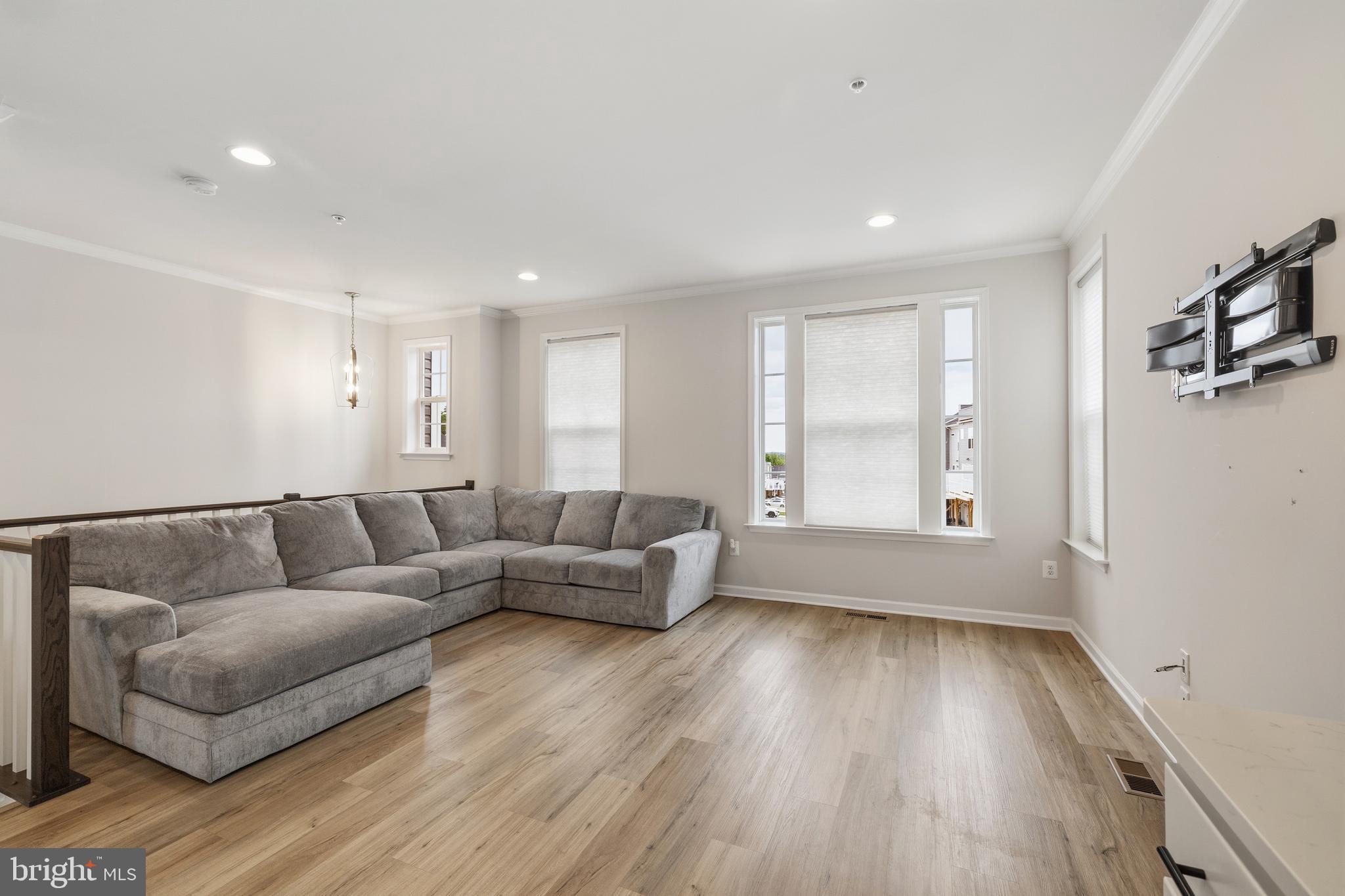 LAUREL OVERLOOK - Residential