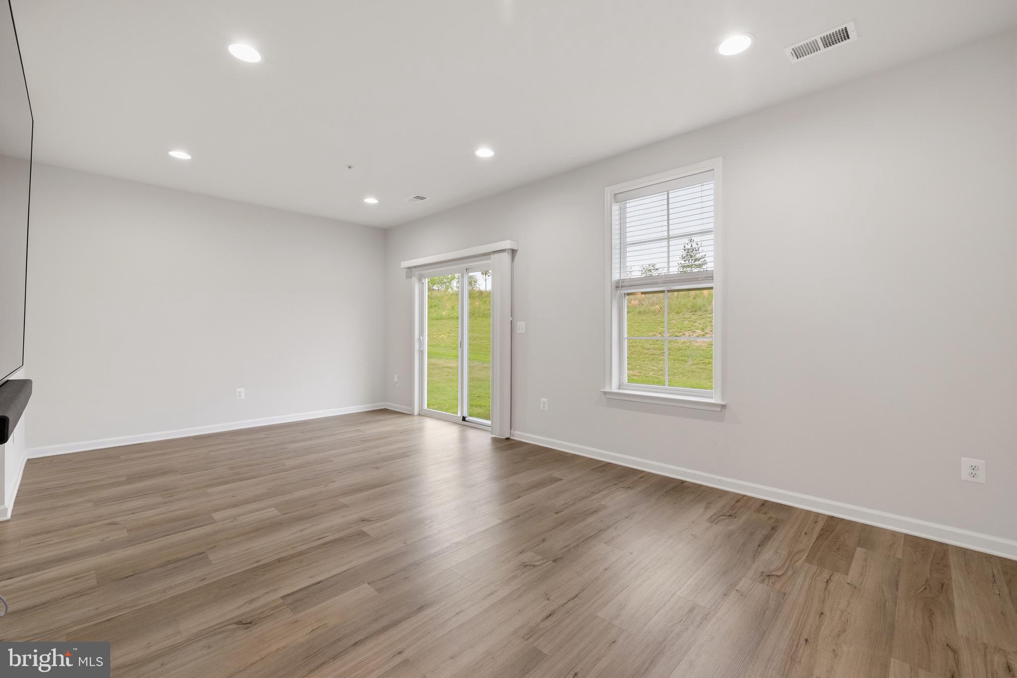LAUREL OVERLOOK - Residential