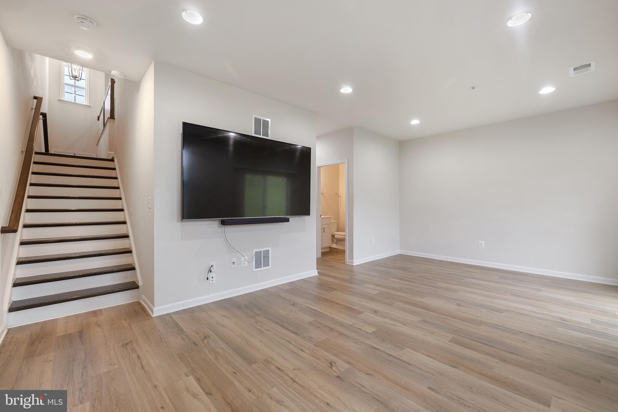 LAUREL OVERLOOK - Residential