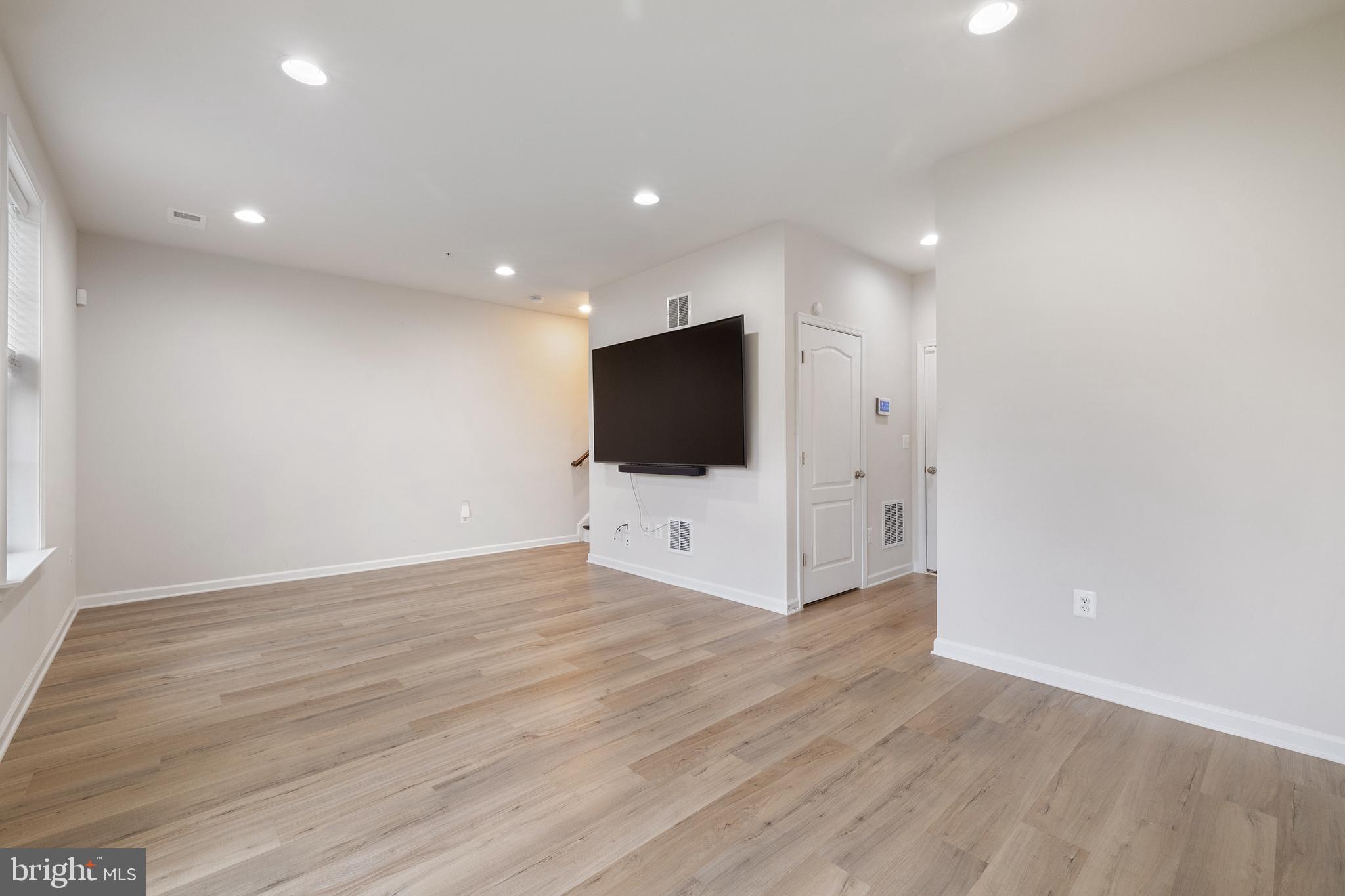 LAUREL OVERLOOK - Residential