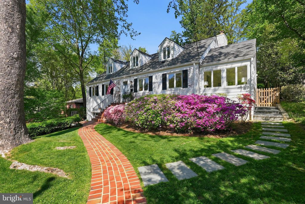 Photo of 3808 30th Road N, ARLINGTON, VA 22207 (MLS # VAAR2072220)